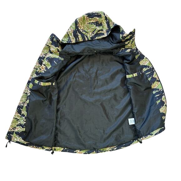 HUF Camo Jacket Windbreaker Mens Med Green Black Streetwear Urban Utility Skater - Picture 7 of 16